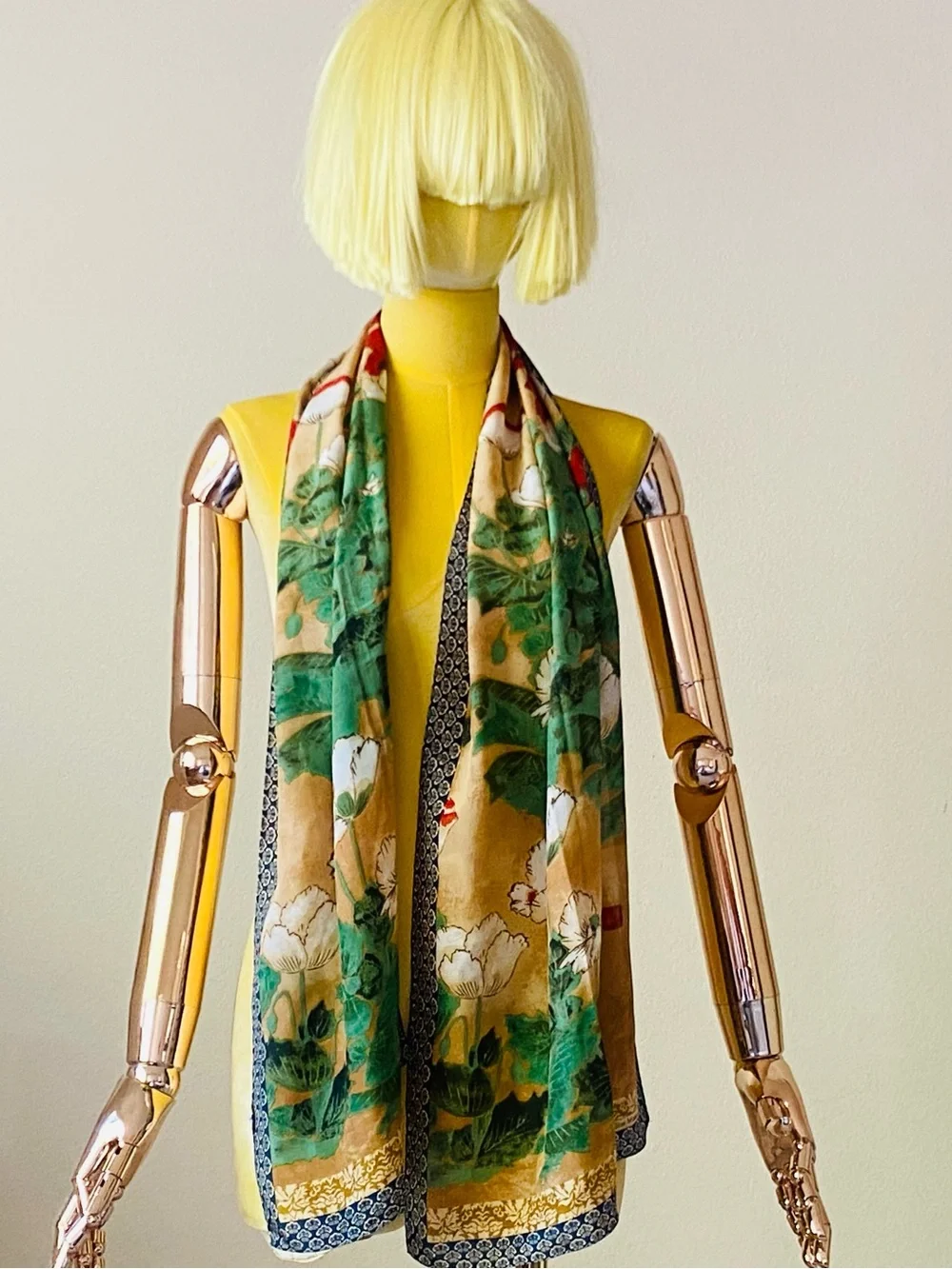 The metropolitan Museumyy of Art Ailk Floral Silk Vintage scarf